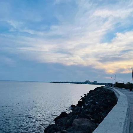 Beach Residence Pomorie Апартаменты *
